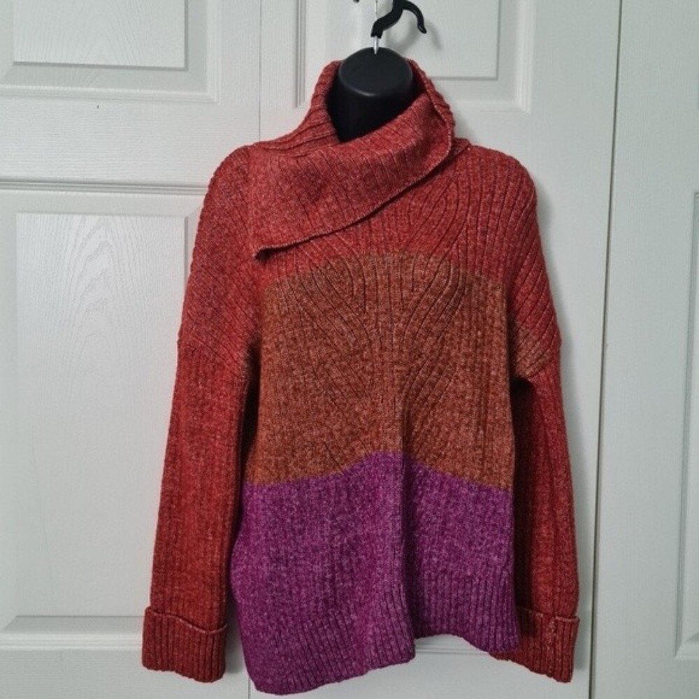 (NWOT) Democracy Women's Long Sleeved Sweater | size: M